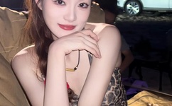 欧美巨乳亚洲第一社区